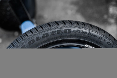 фото протектора и шины Ice Blazer Alpine EVO1 Шина Sailun ICE BLAZER Alpine EVO1 225/40 R18 92V